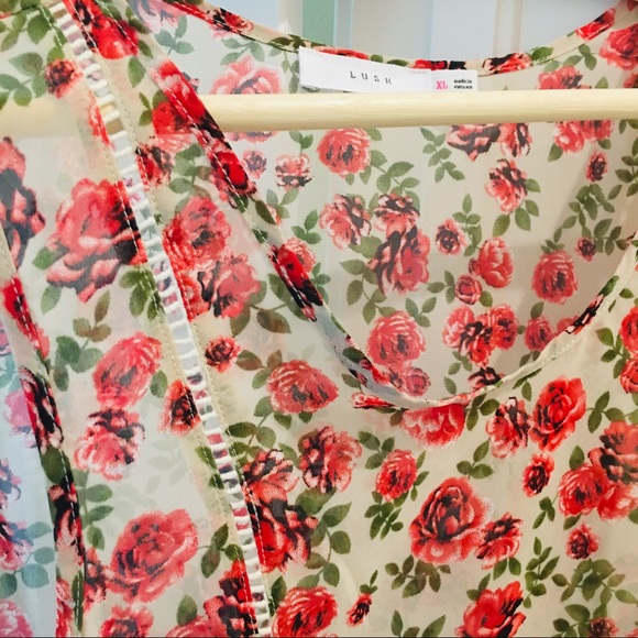 Lush sleeveless Blouse - Picture 5 of 5